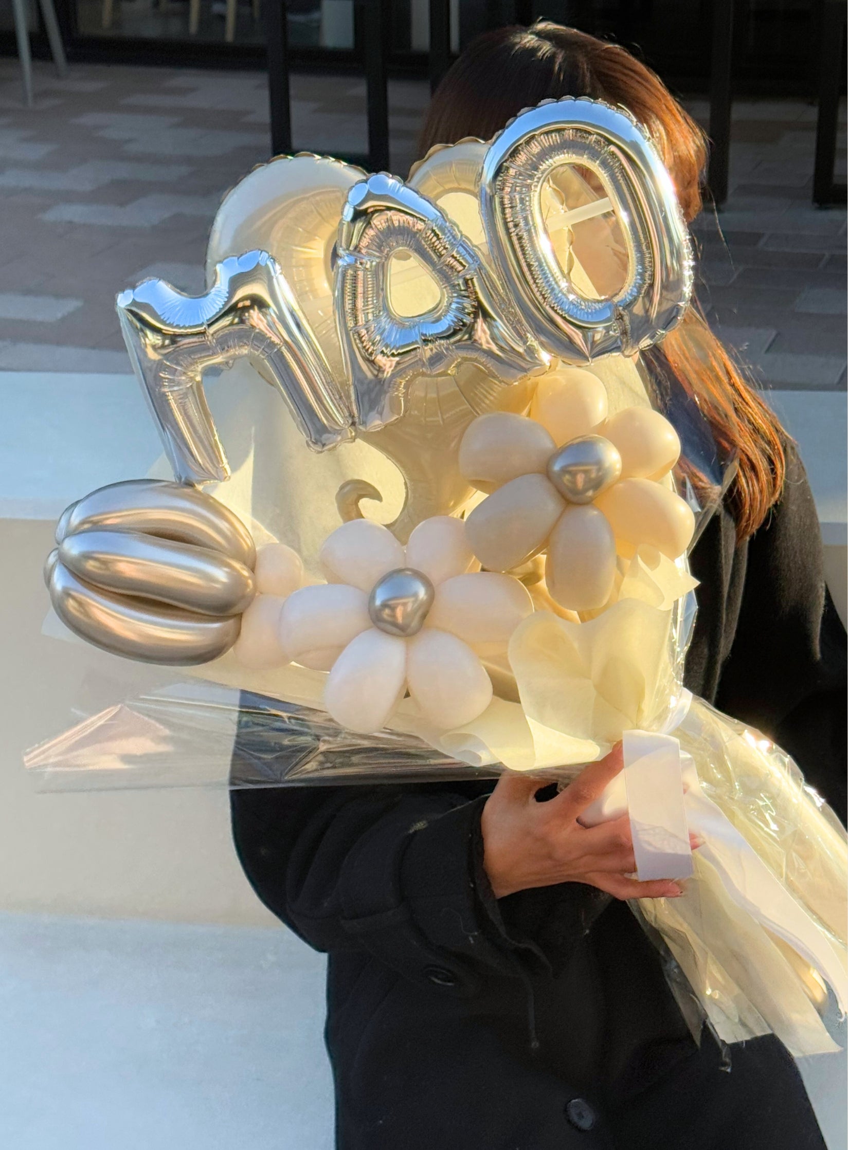 【卒業式・誕生日・記念日ギフト】ベージュハート アルファベット,ナンバー バルーンブーケ |全37色