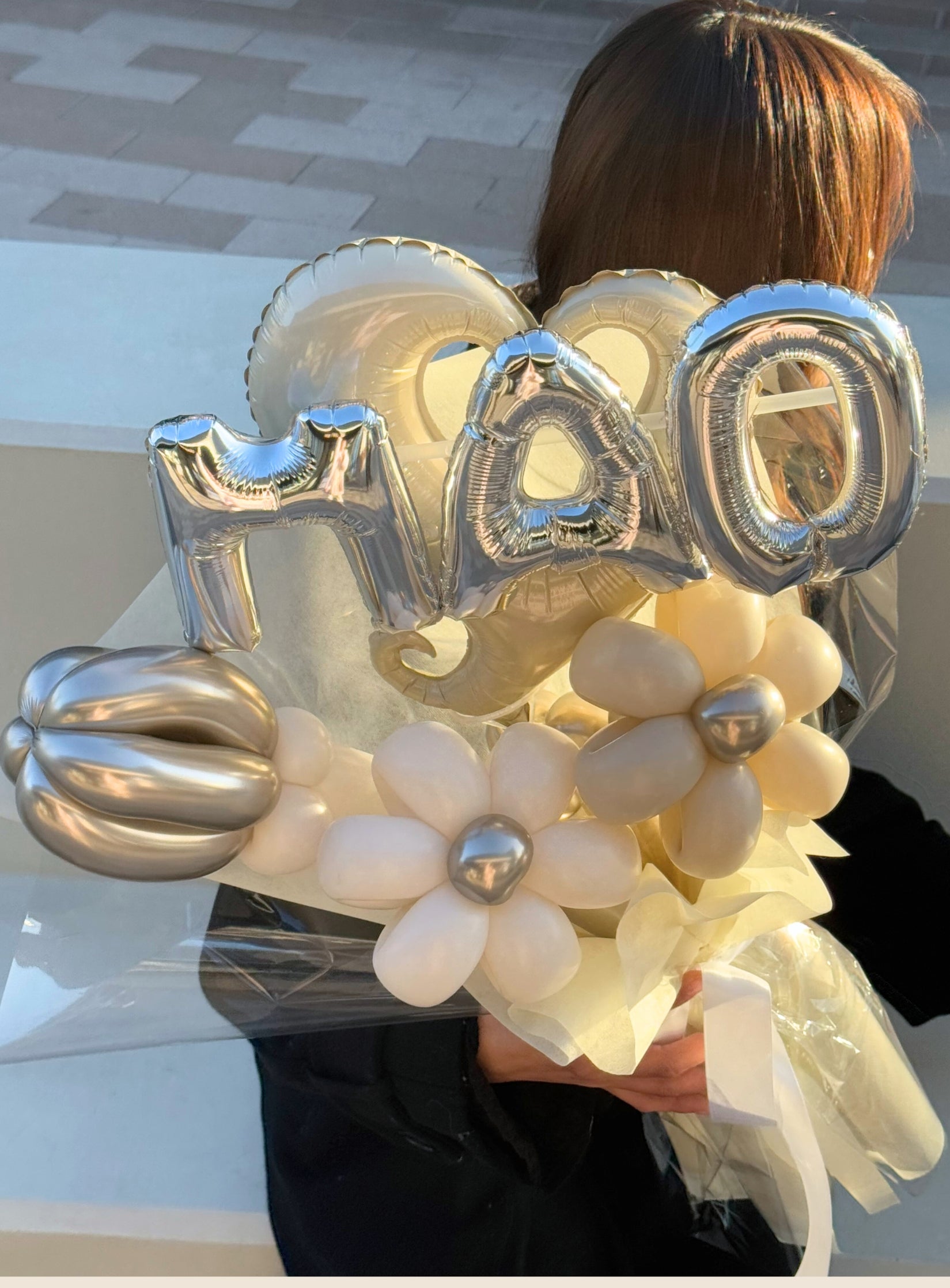 【卒業式・誕生日・記念日ギフト】ベージュハート アルファベット,ナンバー バルーンブーケ |全37色