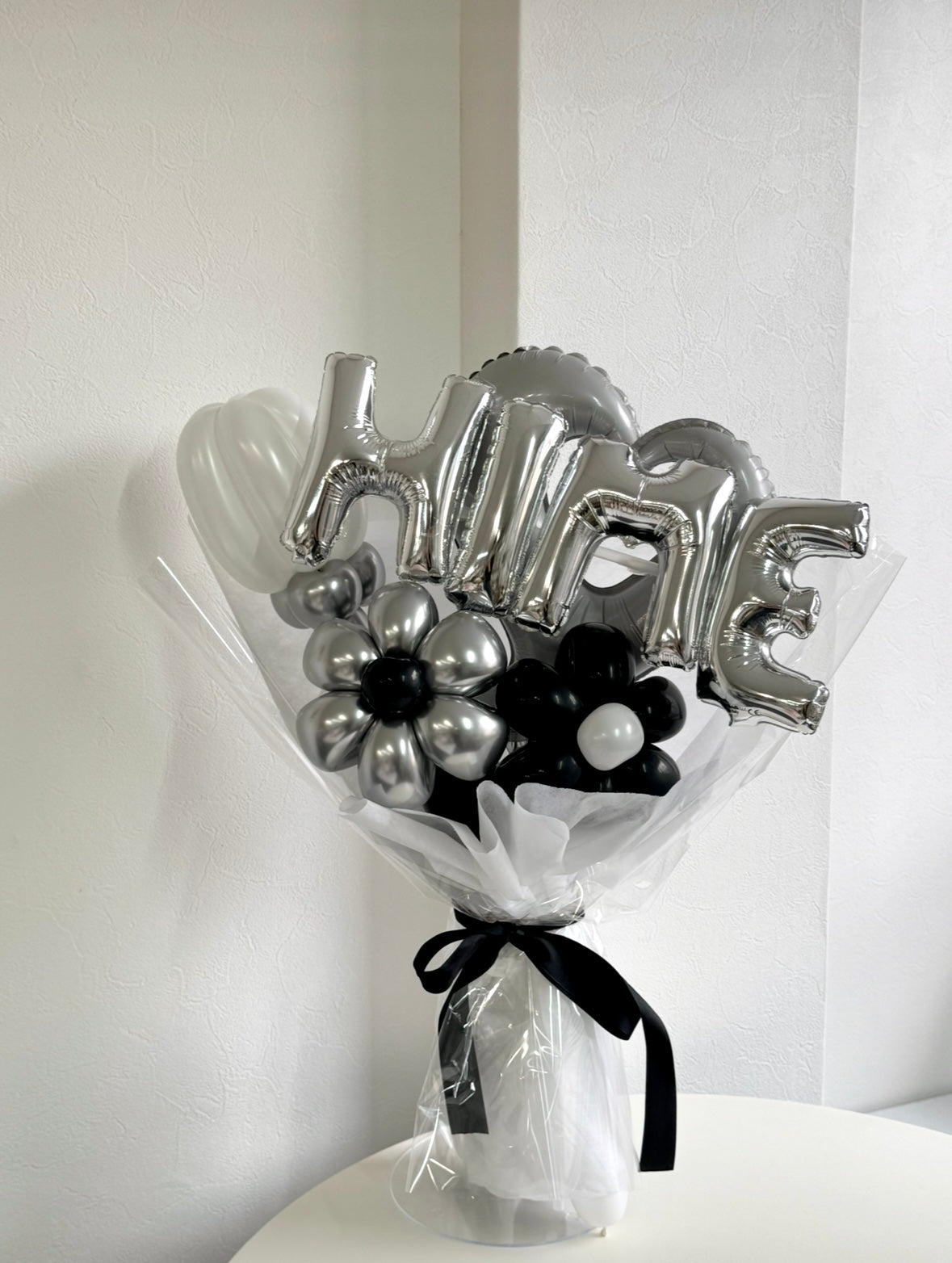 【卒業式・誕生日・記念日ギフト】グレーハート アルファベット,ナンバー バルーンブーケ |全37色