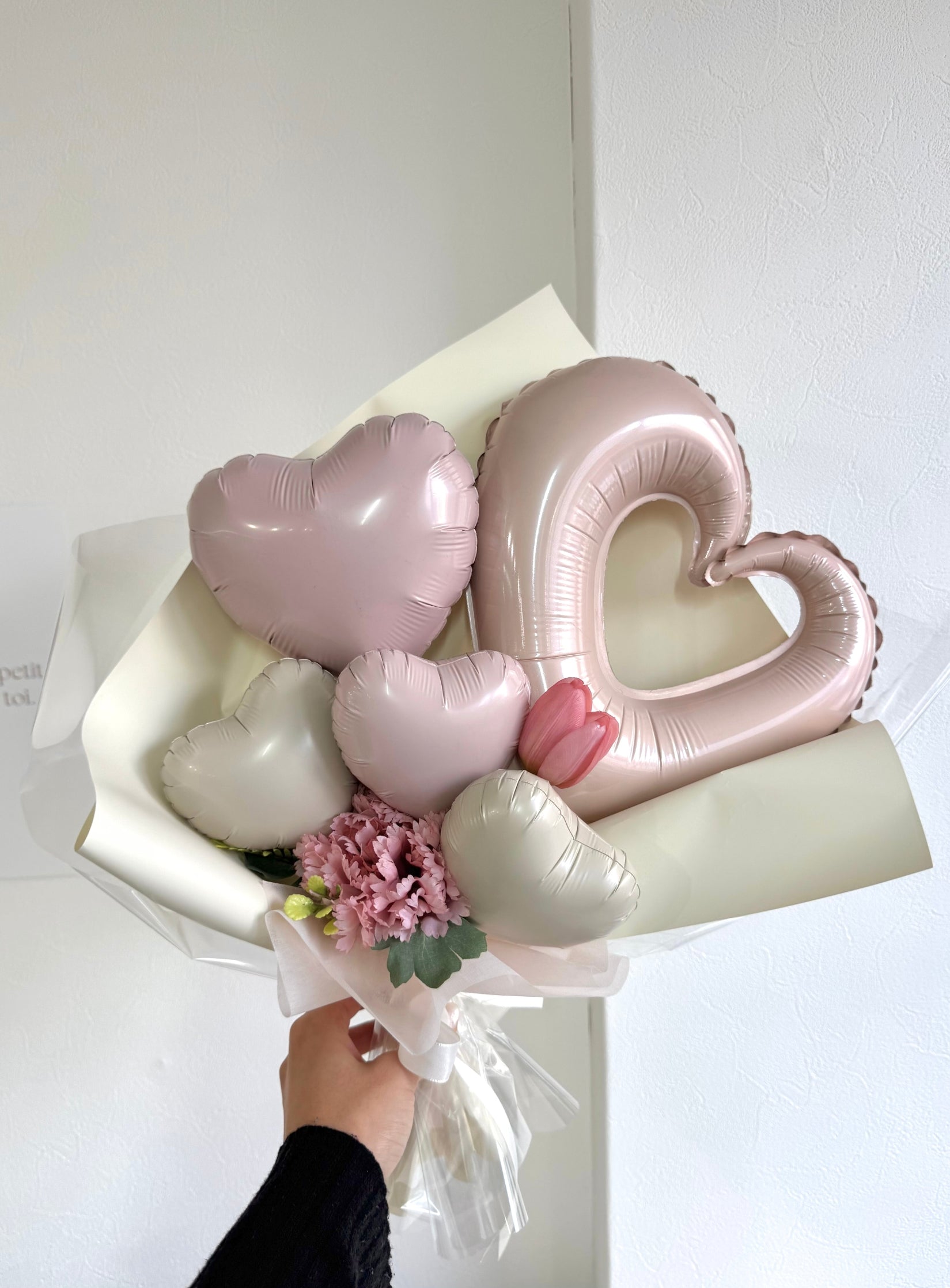 【卒業式・誕生日・記念日ギフト】ハートバルーンブーケ 01 【文字入れなし】 (アーティフィシャルフラワー)