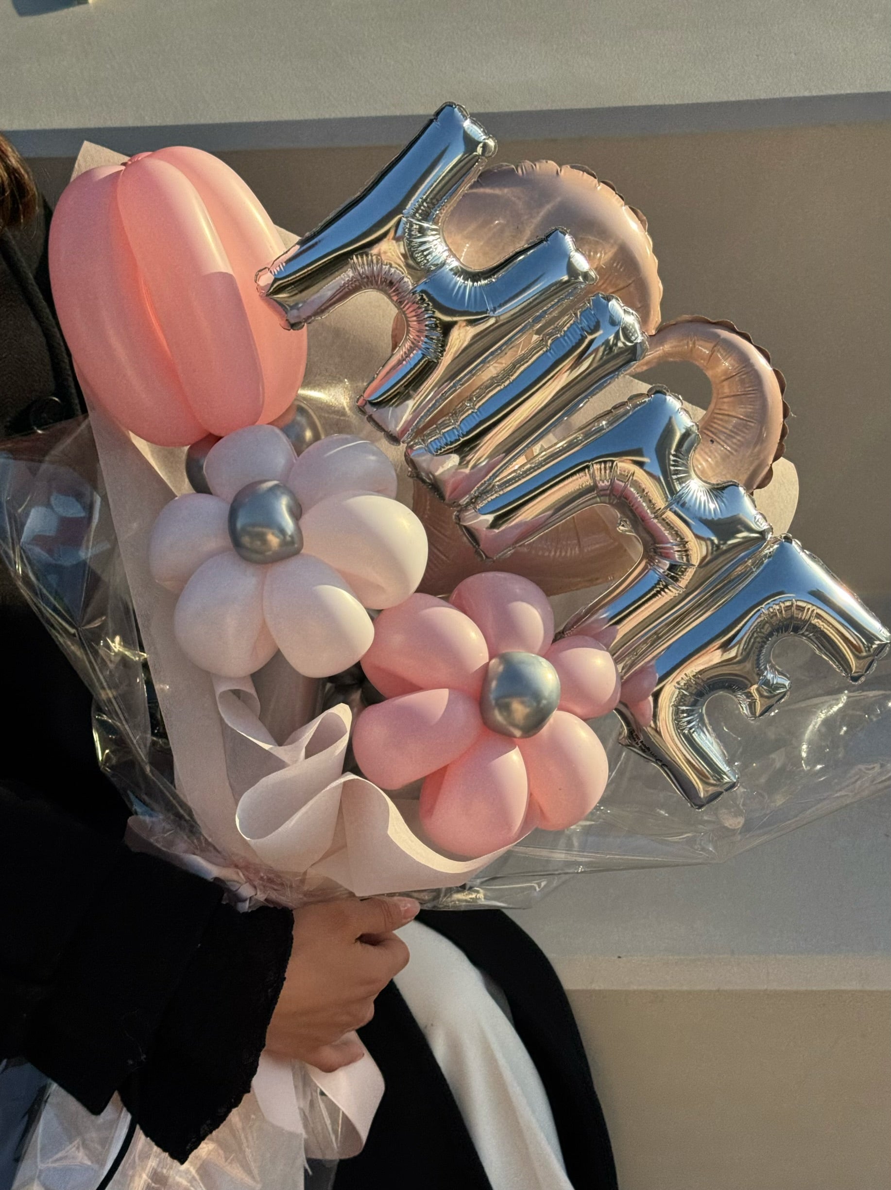 【卒業式・誕生日・記念日ギフト】ピンクハート アルファベット,ナンバー バルーンブーケ ｜全37色